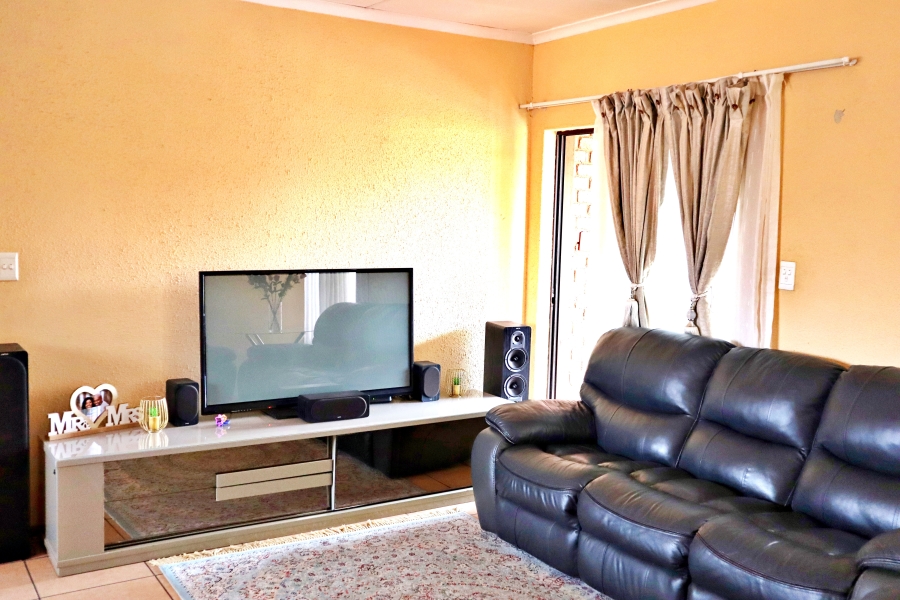 2 Bedroom Property for Sale in Edleen Gauteng