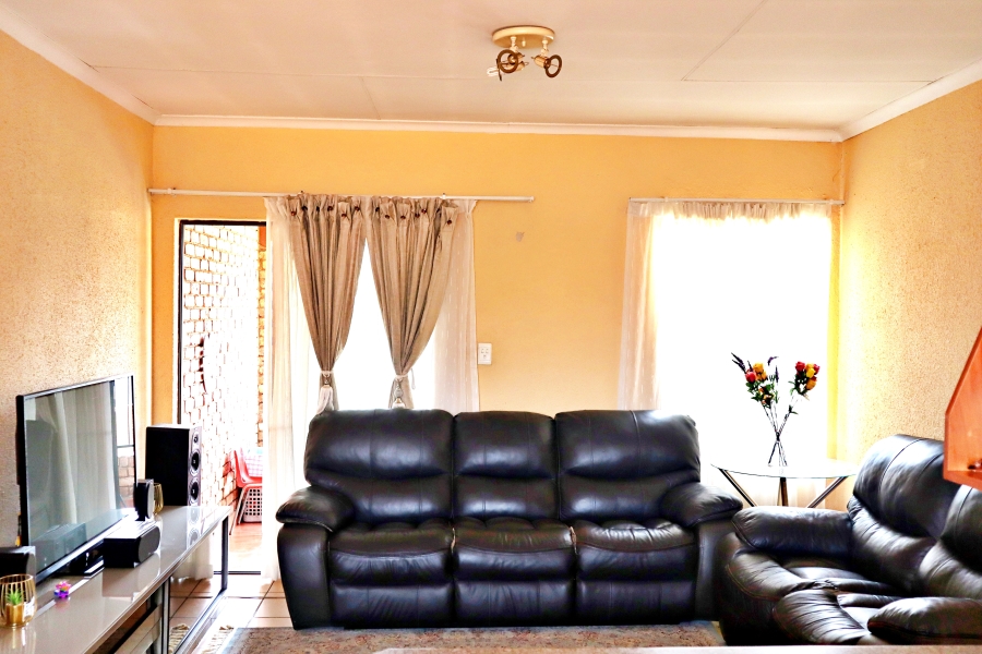 2 Bedroom Property for Sale in Edleen Gauteng
