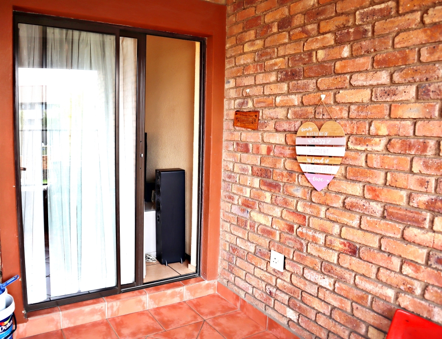 2 Bedroom Property for Sale in Edleen Gauteng