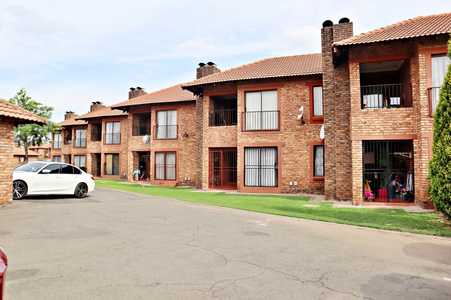 2 Bedroom Property for Sale in Edleen Gauteng