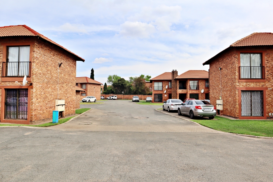 2 Bedroom Property for Sale in Edleen Gauteng