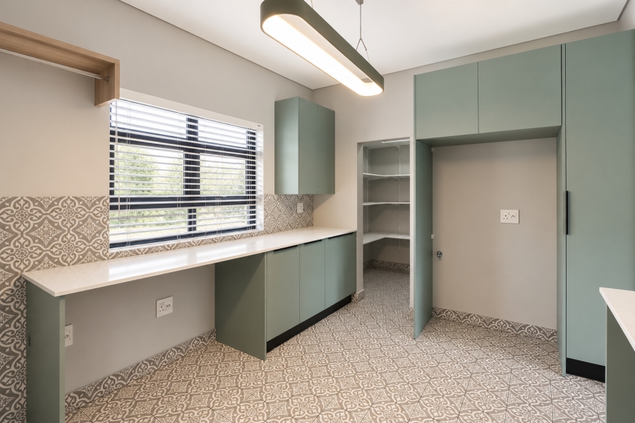 5 Bedroom Property for Sale in Midstream Estate Gauteng