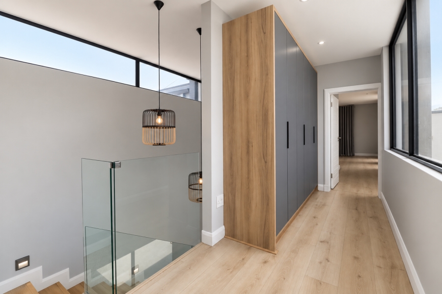 5 Bedroom Property for Sale in Midstream Estate Gauteng