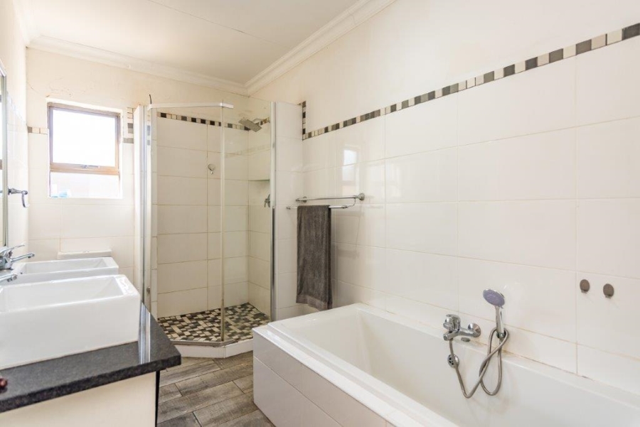 To Let 3 Bedroom Property for Rent in Rant En Dal Gauteng