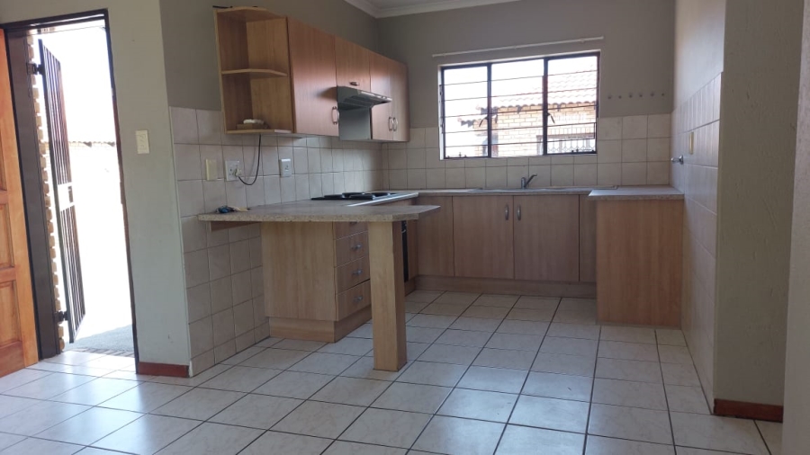 To Let 3 Bedroom Property for Rent in Greenhills Gauteng