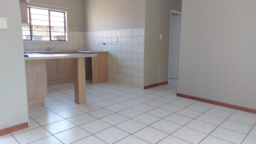 To Let 3 Bedroom Property for Rent in Greenhills Gauteng