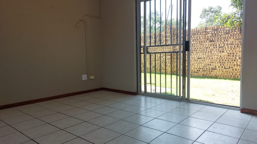 To Let 3 Bedroom Property for Rent in Greenhills Gauteng