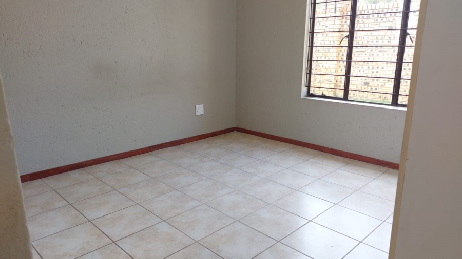 To Let 3 Bedroom Property for Rent in Greenhills Gauteng