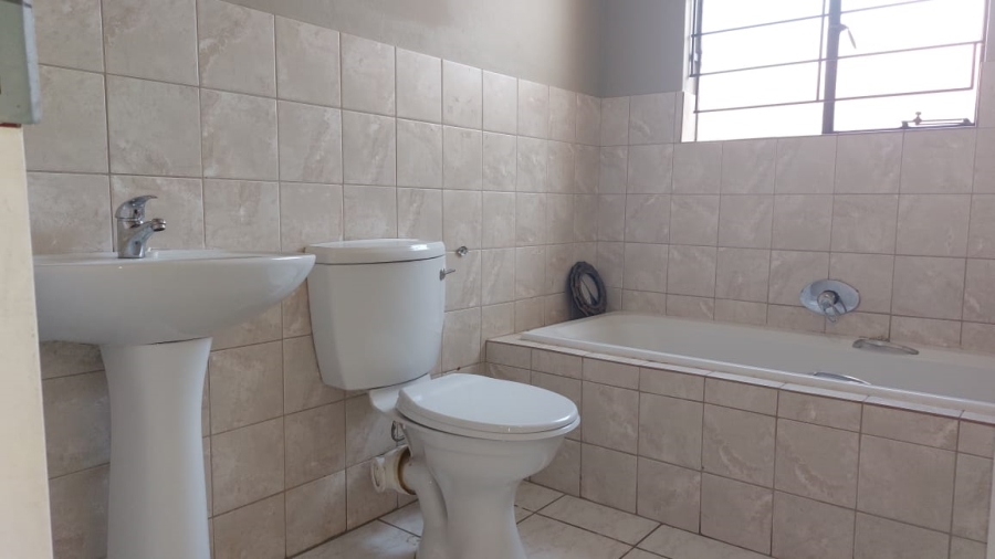 To Let 3 Bedroom Property for Rent in Greenhills Gauteng