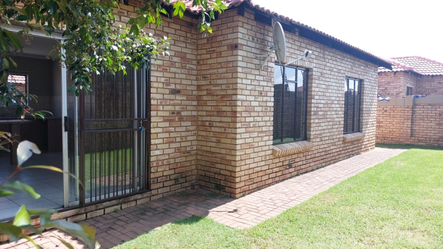 To Let 3 Bedroom Property for Rent in Greenhills Gauteng
