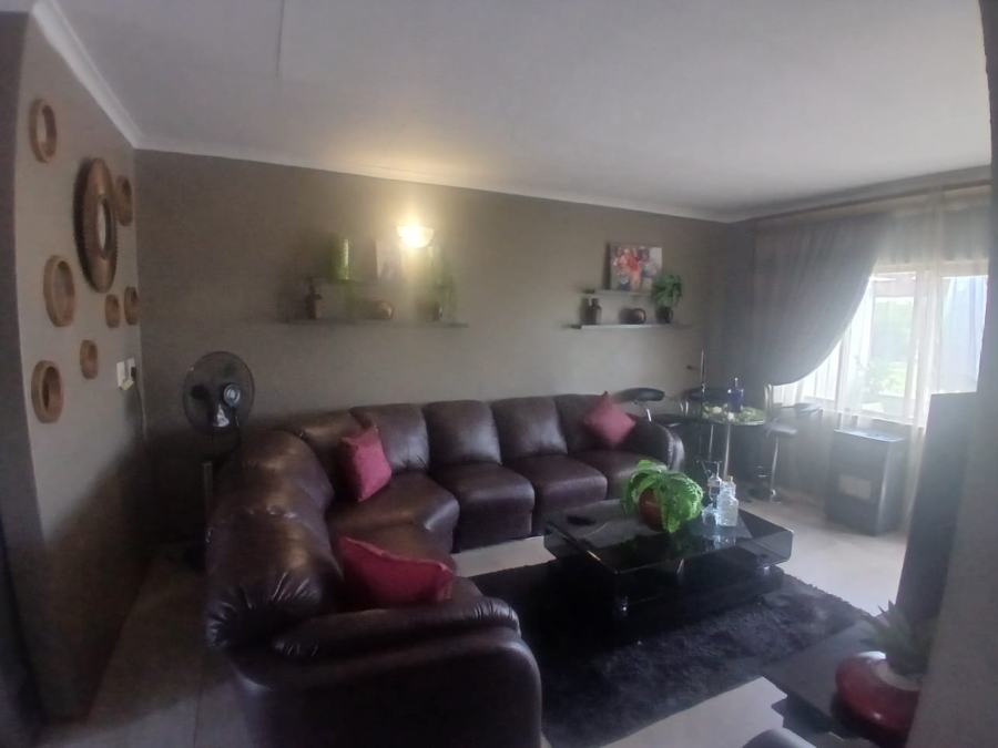 2 Bedroom Property for Sale in Hesteapark Gauteng