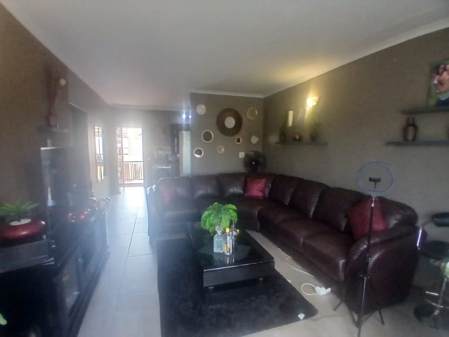 2 Bedroom Property for Sale in Hesteapark Gauteng