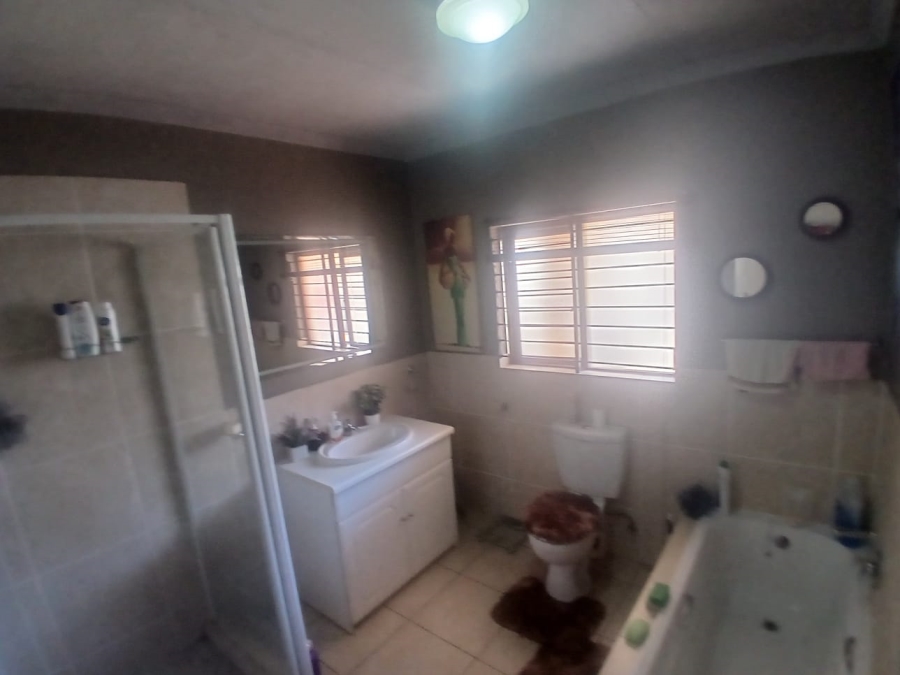 2 Bedroom Property for Sale in Hesteapark Gauteng