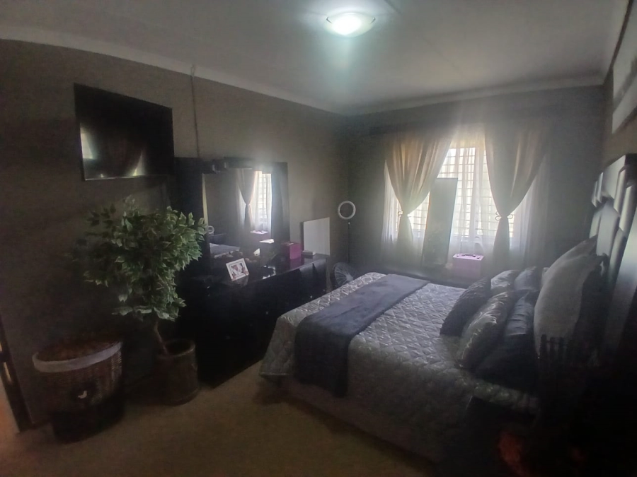 2 Bedroom Property for Sale in Hesteapark Gauteng