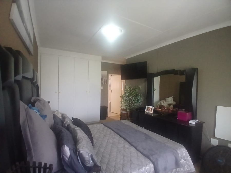 2 Bedroom Property for Sale in Hesteapark Gauteng