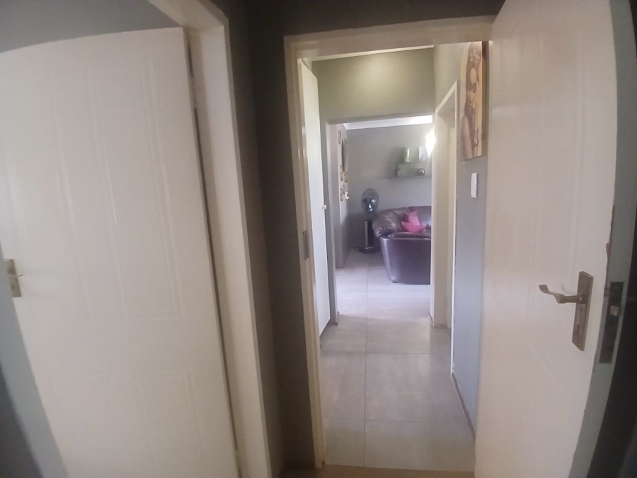 2 Bedroom Property for Sale in Hesteapark Gauteng