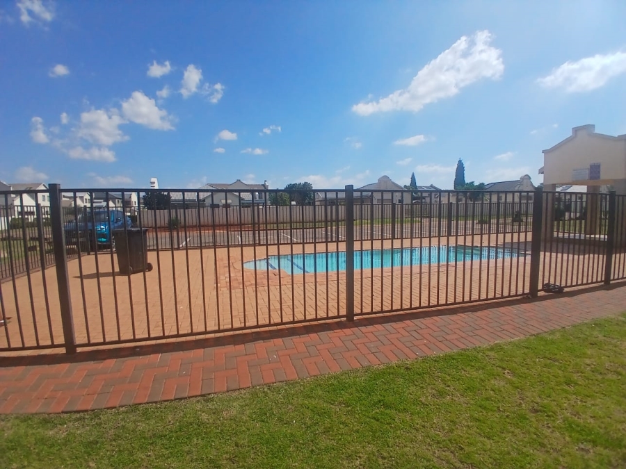 2 Bedroom Property for Sale in Hesteapark Gauteng