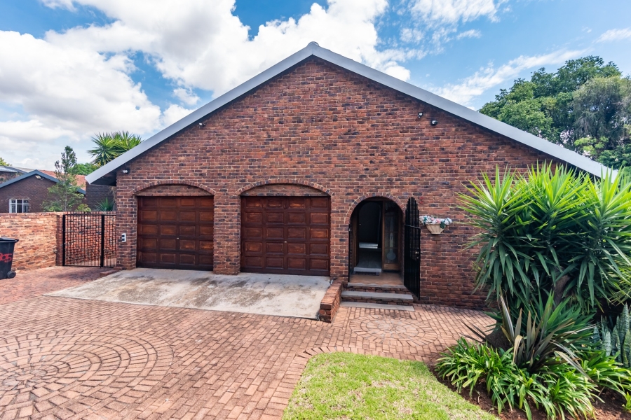 4 Bedroom Property for Sale in Garsfontein Gauteng