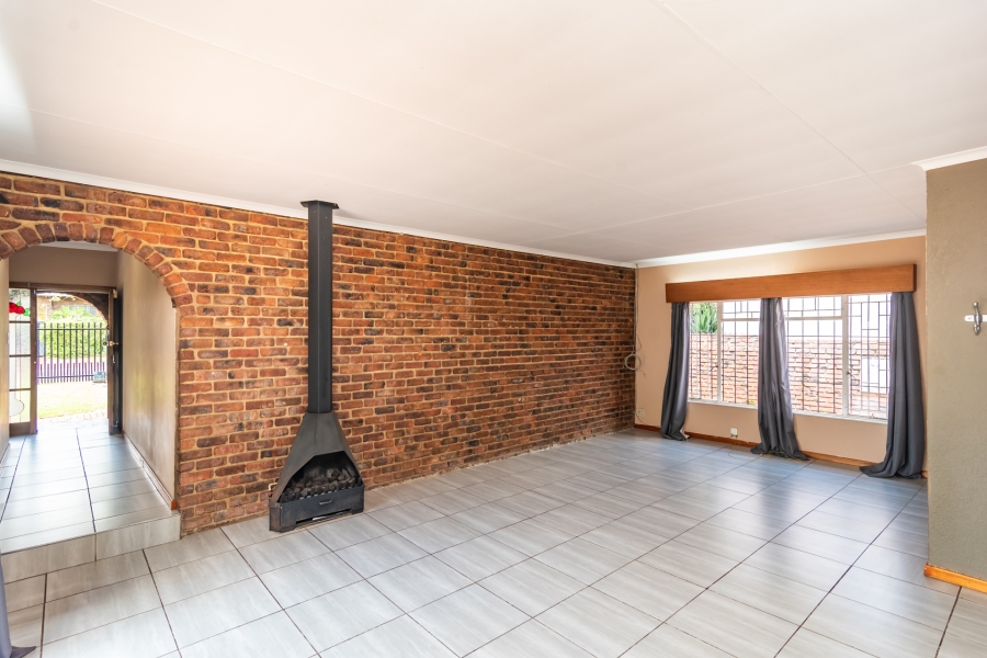 4 Bedroom Property for Sale in Garsfontein Gauteng
