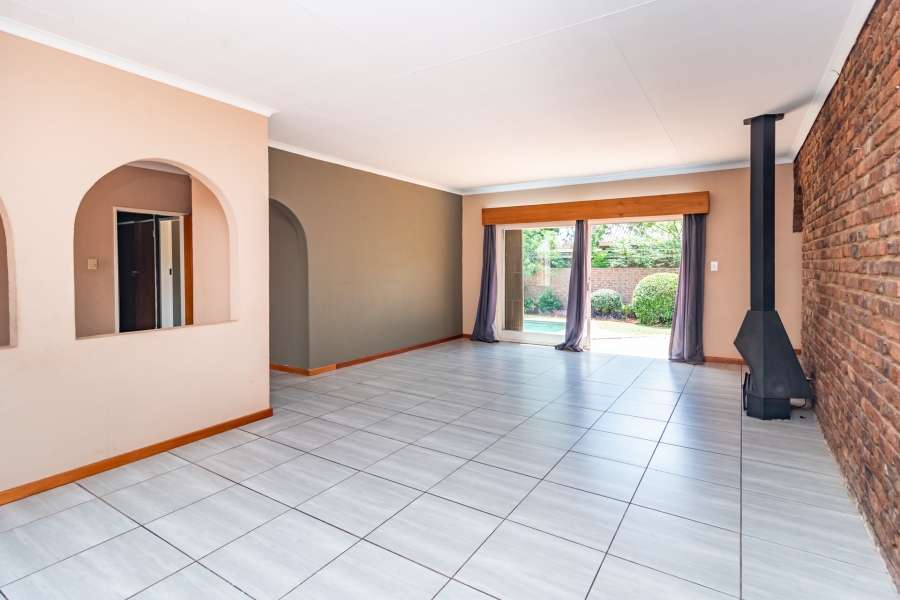 4 Bedroom Property for Sale in Garsfontein Gauteng