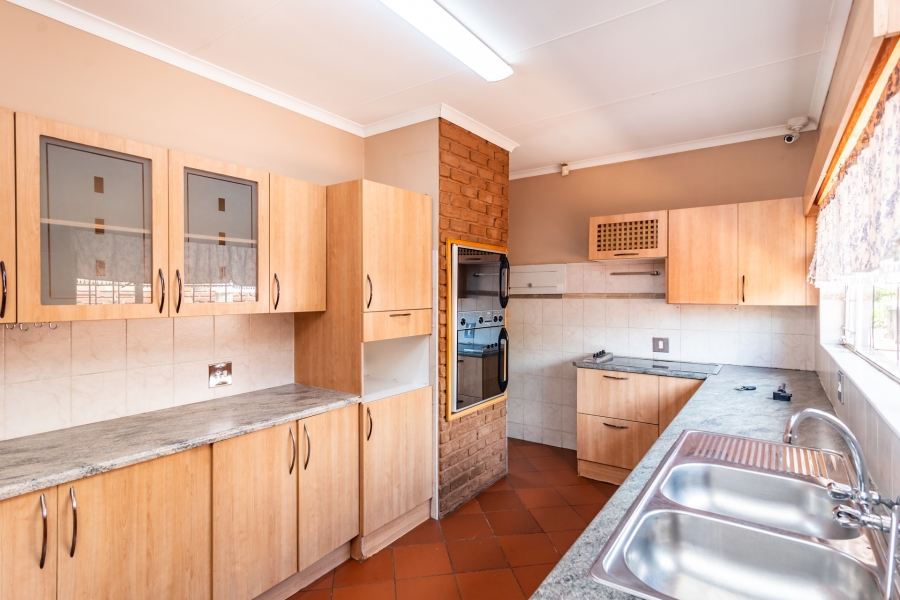 4 Bedroom Property for Sale in Garsfontein Gauteng
