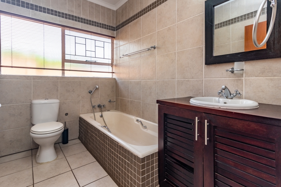4 Bedroom Property for Sale in Garsfontein Gauteng
