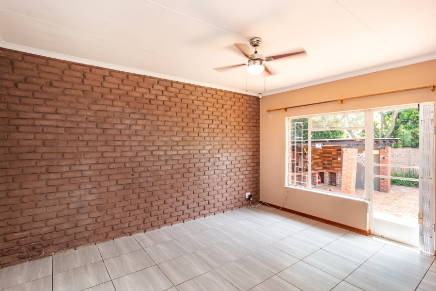 4 Bedroom Property for Sale in Garsfontein Gauteng