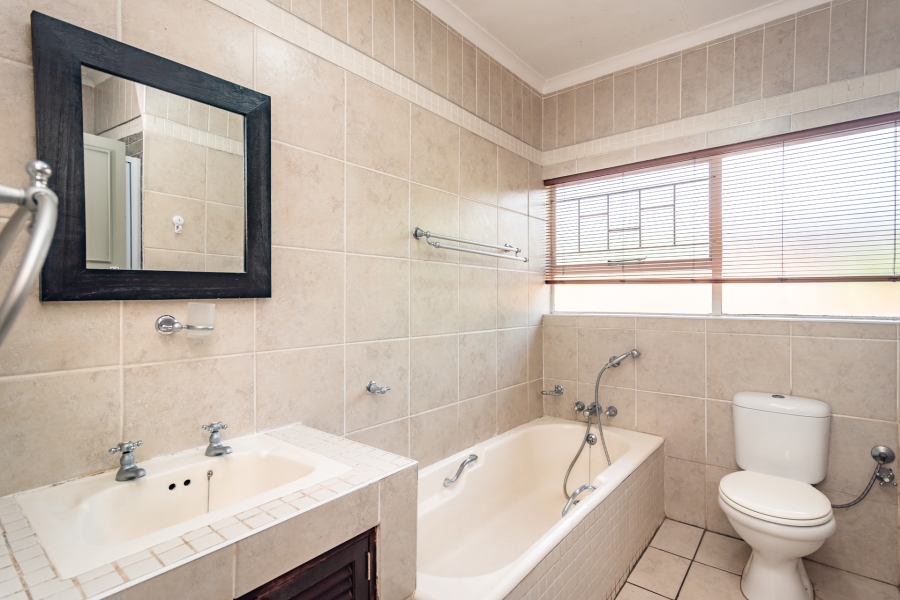 4 Bedroom Property for Sale in Garsfontein Gauteng