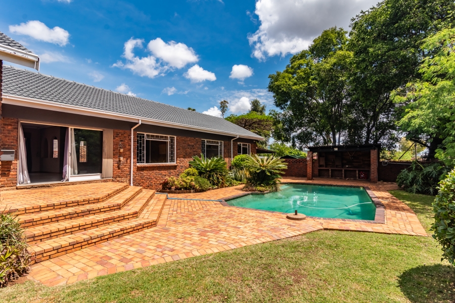 4 Bedroom Property for Sale in Garsfontein Gauteng