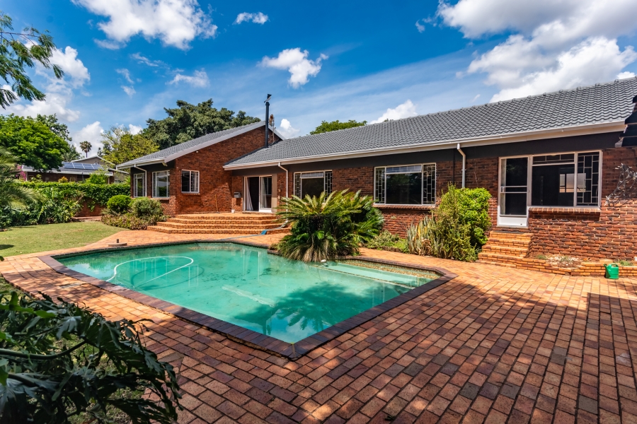 4 Bedroom Property for Sale in Garsfontein Gauteng