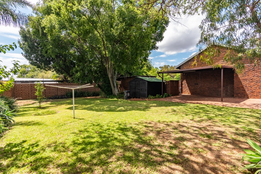 4 Bedroom Property for Sale in Garsfontein Gauteng