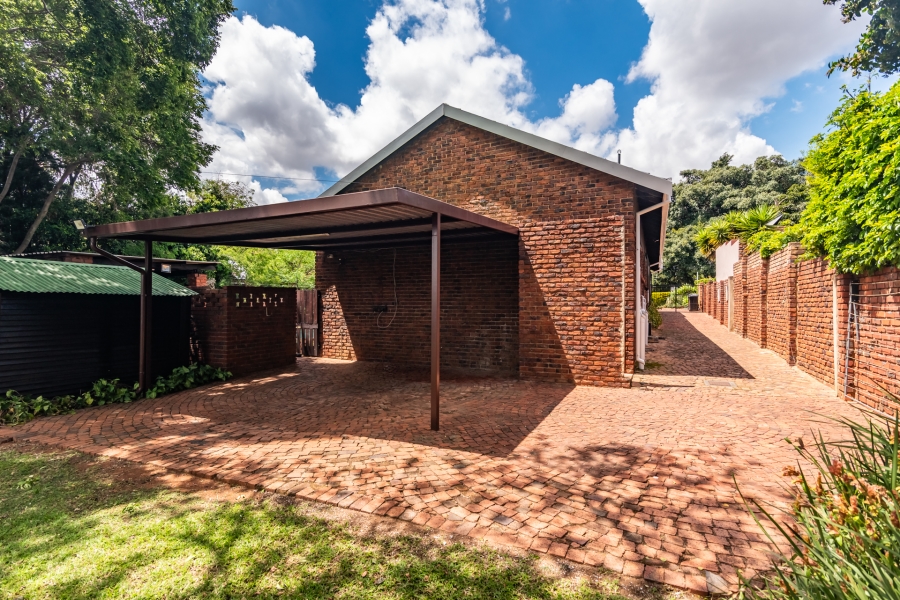 4 Bedroom Property for Sale in Garsfontein Gauteng