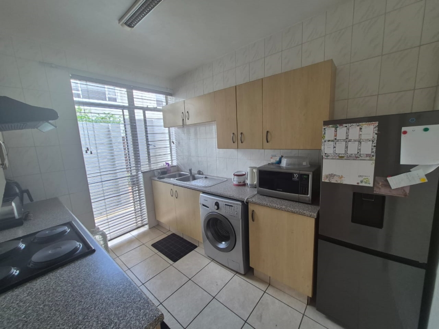 To Let 2 Bedroom Property for Rent in Bedfordview Gauteng
