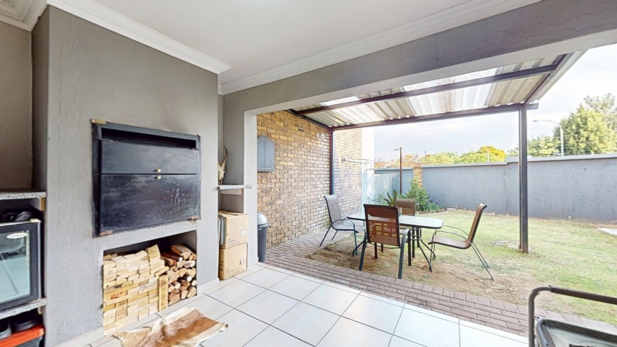 2 Bedroom Property for Sale in Ravenswood Gauteng