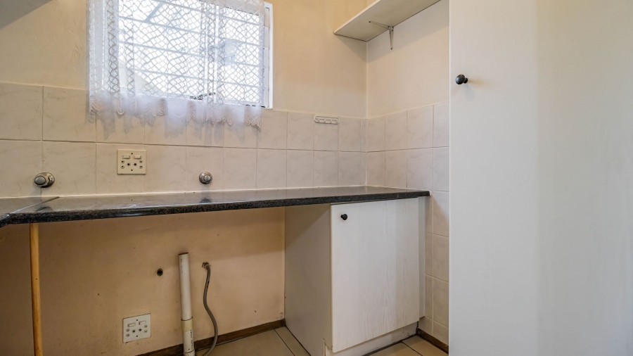 To Let 1 Bedroom Property for Rent in North Riding Gauteng