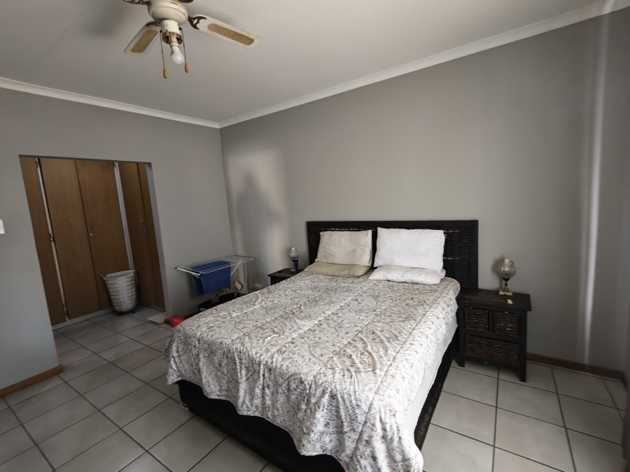 4 Bedroom Property for Sale in Ninapark Gauteng