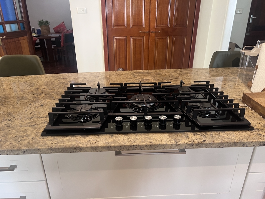 To Let 4 Bedroom Property for Rent in Waterkloof Gauteng