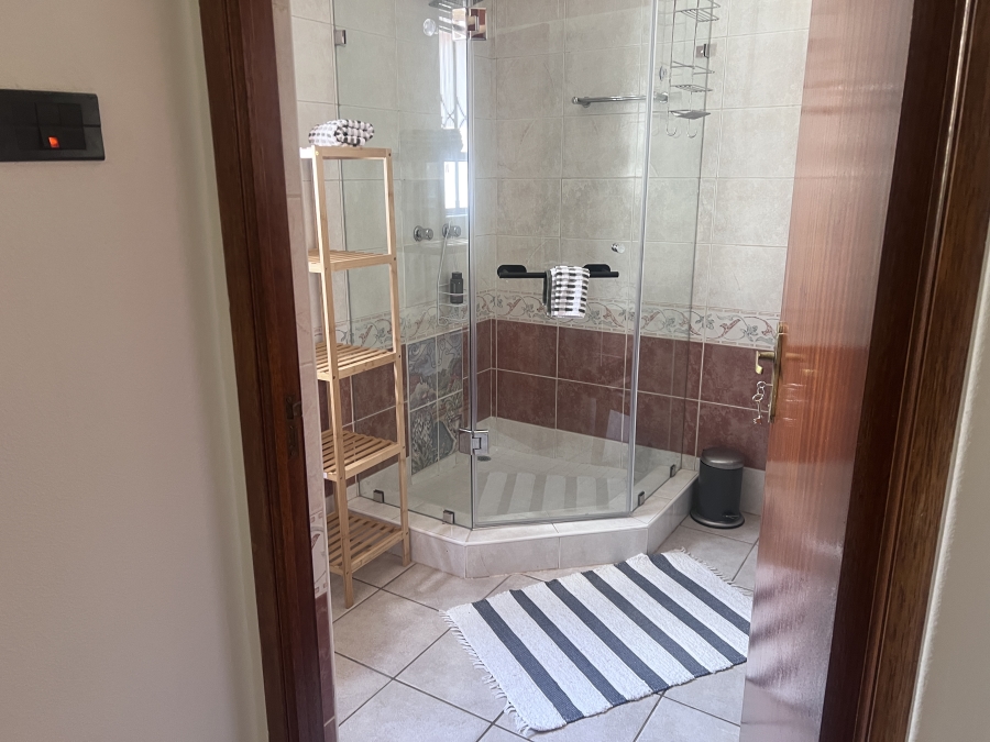To Let 4 Bedroom Property for Rent in Waterkloof Gauteng
