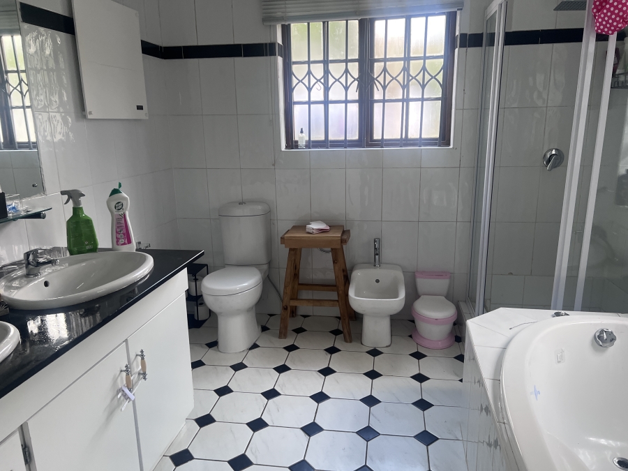 To Let 4 Bedroom Property for Rent in Waterkloof Gauteng