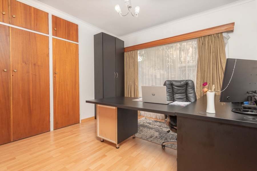 4 Bedroom Property for Sale in Brackenhurst Gauteng