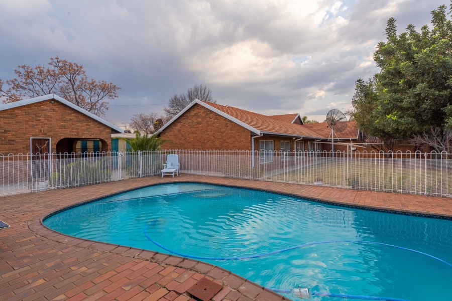 4 Bedroom Property for Sale in Brackenhurst Gauteng