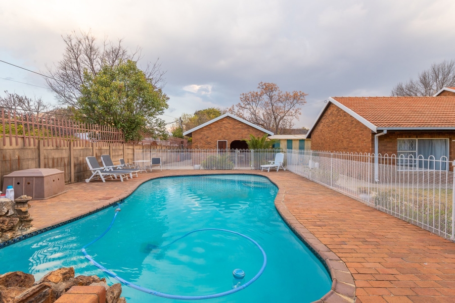 4 Bedroom Property for Sale in Brackenhurst Gauteng