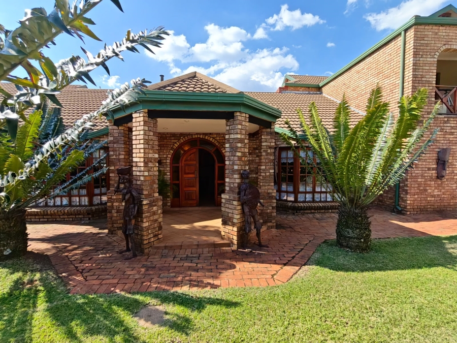 6 Bedroom Property for Sale in Ninapark Gauteng