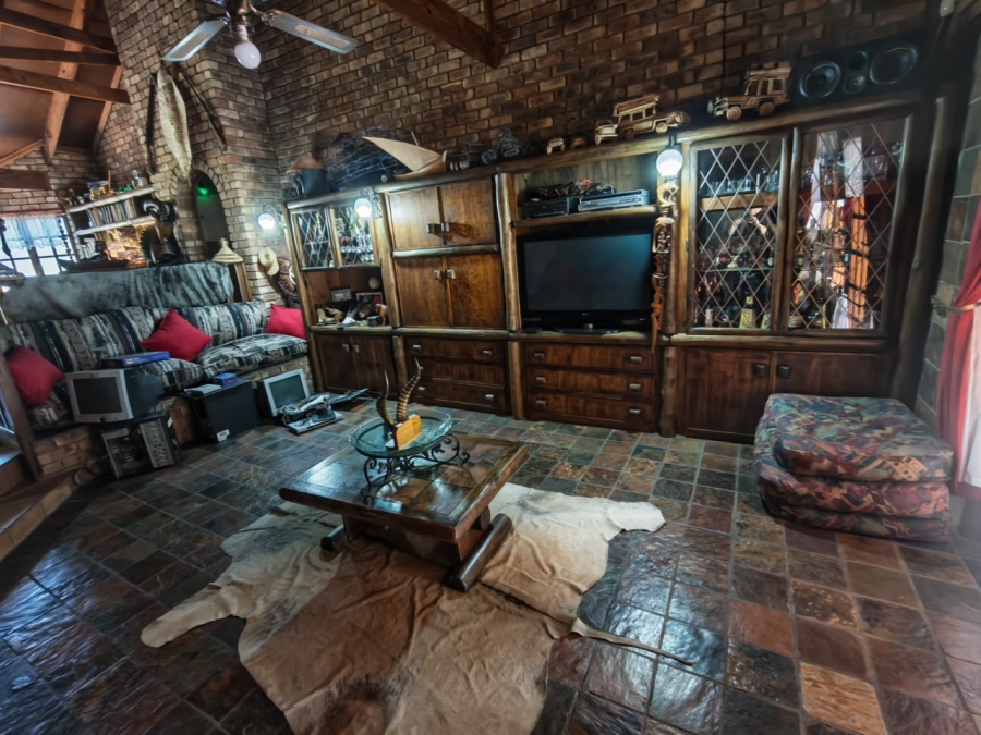 6 Bedroom Property for Sale in Ninapark Gauteng
