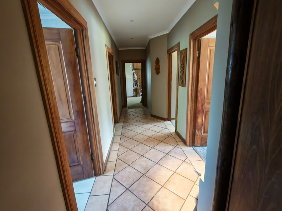 6 Bedroom Property for Sale in Ninapark Gauteng
