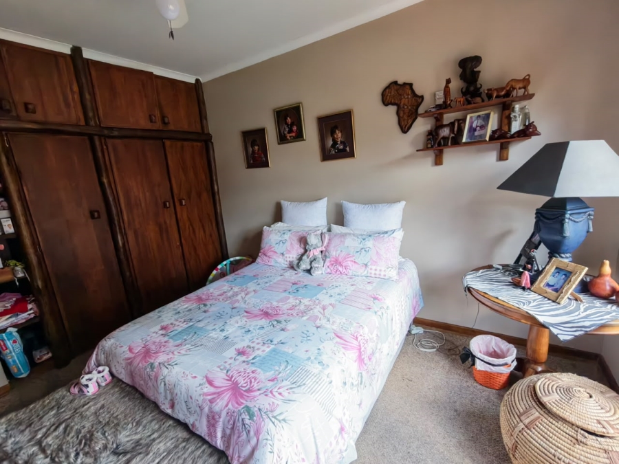 6 Bedroom Property for Sale in Ninapark Gauteng