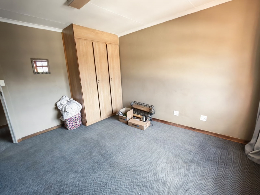 6 Bedroom Property for Sale in Ninapark Gauteng