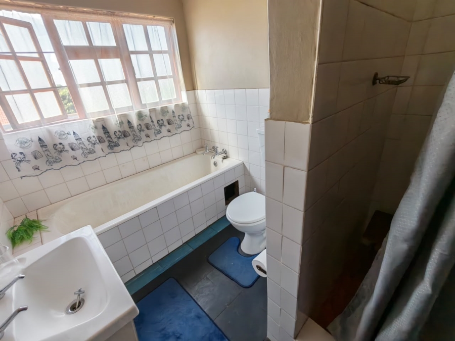 6 Bedroom Property for Sale in Ninapark Gauteng