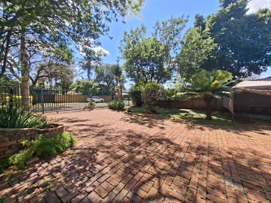 4 Bedroom Property for Sale in Die Wilgers Gauteng