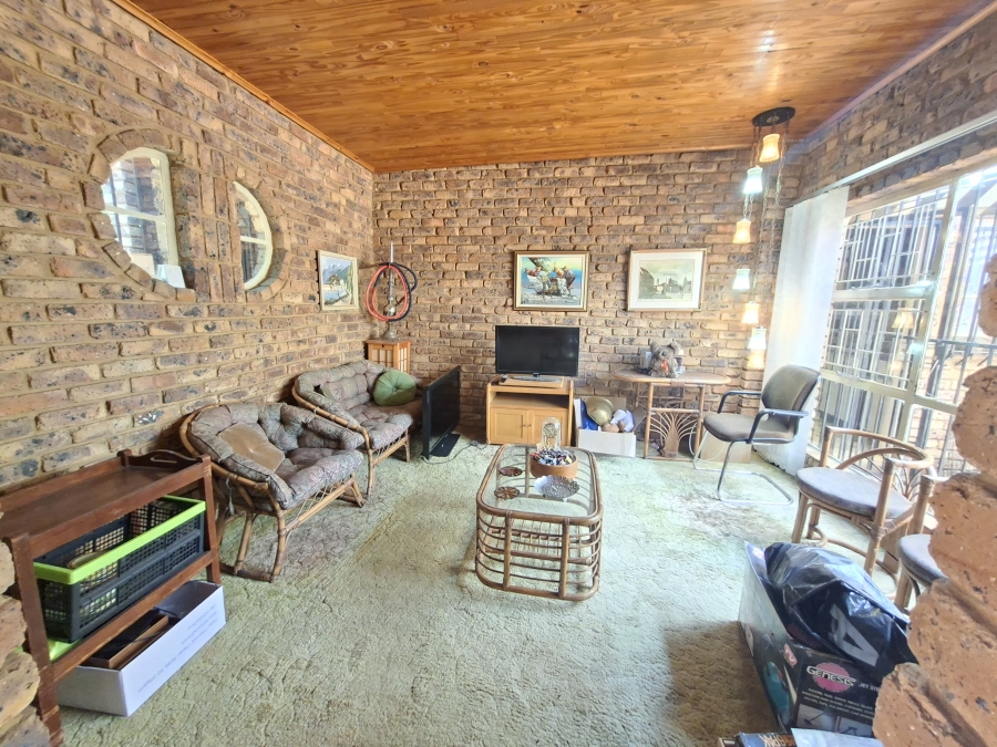 4 Bedroom Property for Sale in Die Wilgers Gauteng